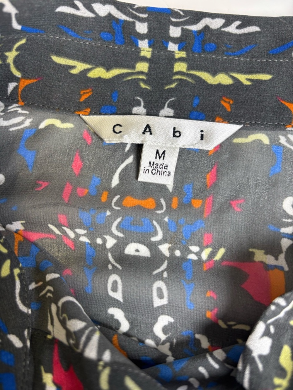 CAbi Grey Patterned Button-Up Blouse with Multicolor Accents Women’s M - Picture 4 of 7
